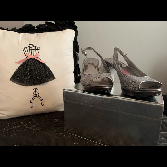 Nine West Silver Slingback - Picture 2 of 5